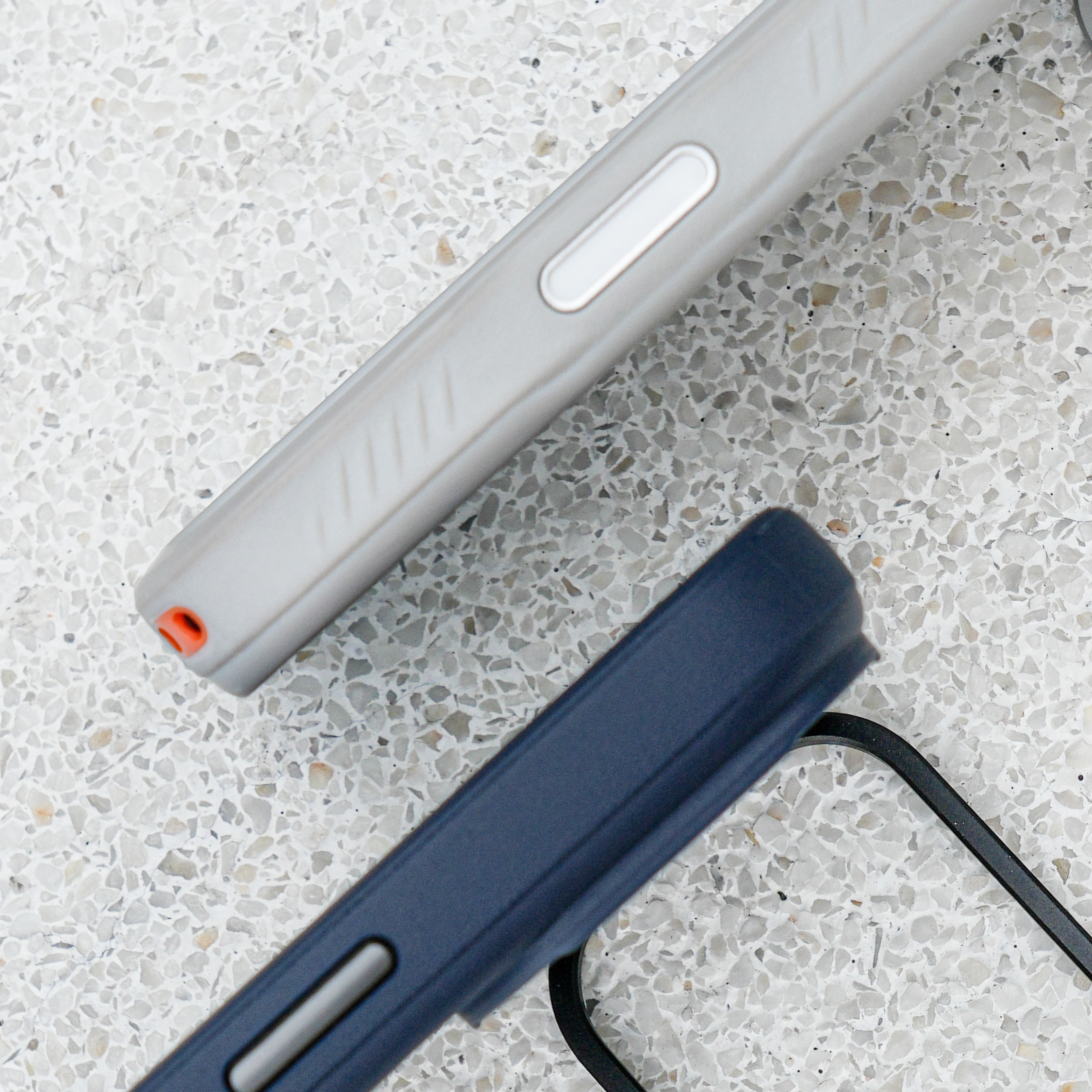 LogCase -C | E-Paper Smartphone Case