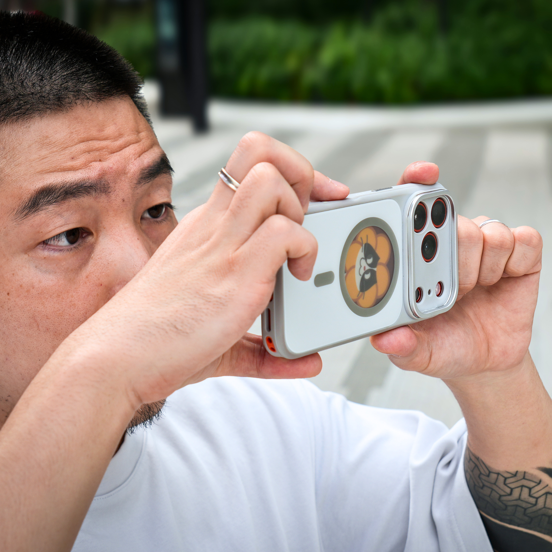 LogCase -C | E-Paper Smartphone Case