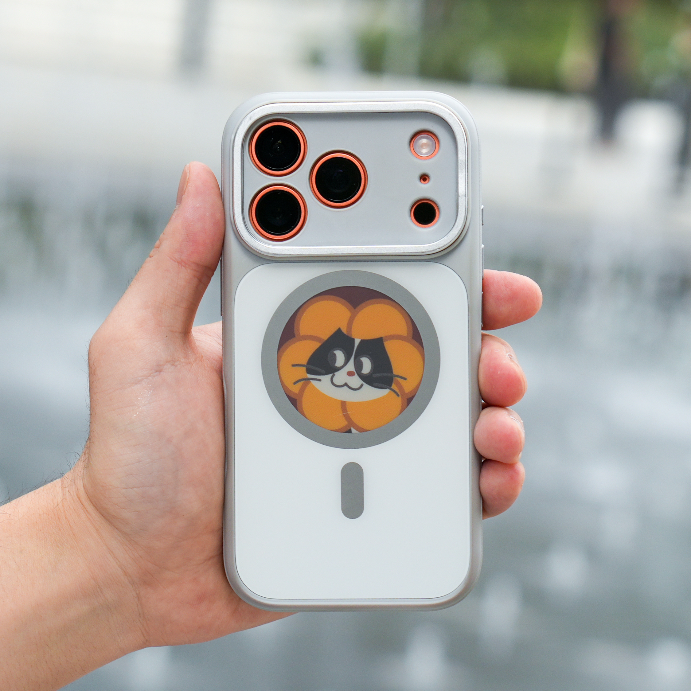 LogCase -C | E-Paper Smartphone Case